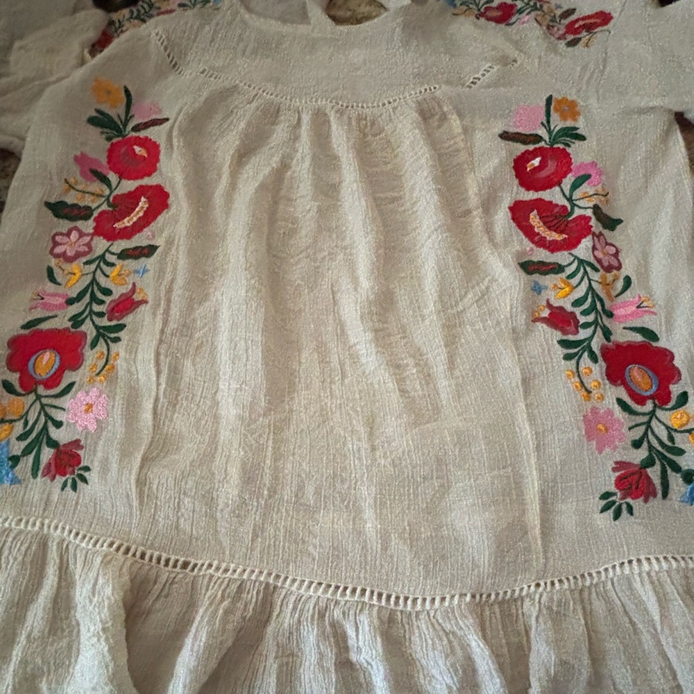 Umgee Womens Size Large Short Sleeve Floral Boho Embroidered Ruffle Blouse Cream